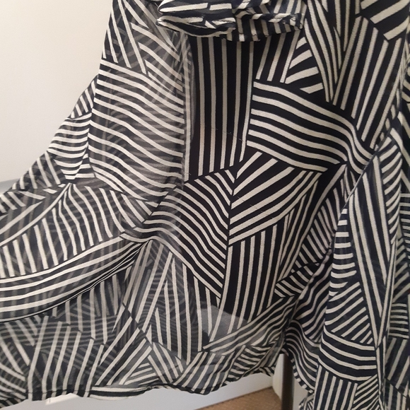 Black and white tank top - Picture 2 of 2